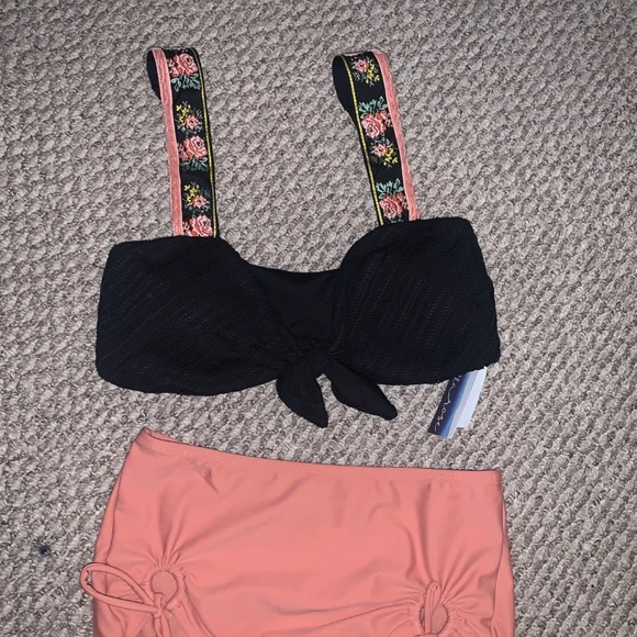 bikini - Picture 2 of 2